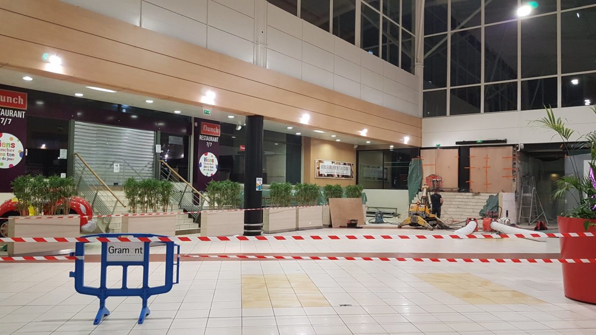 B?�timent �?? R?�novation de la galerie marchande du centre Commercial Auchan Gramont - Thomas et 